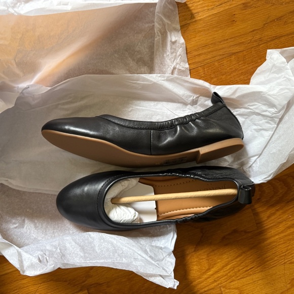 NWT!!! J Crew Lizzie Black Leather Ballet Flats Size 6.5 - Picture 5 of 9